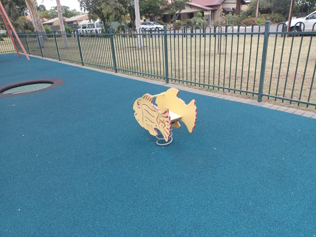 Fish rocking machine